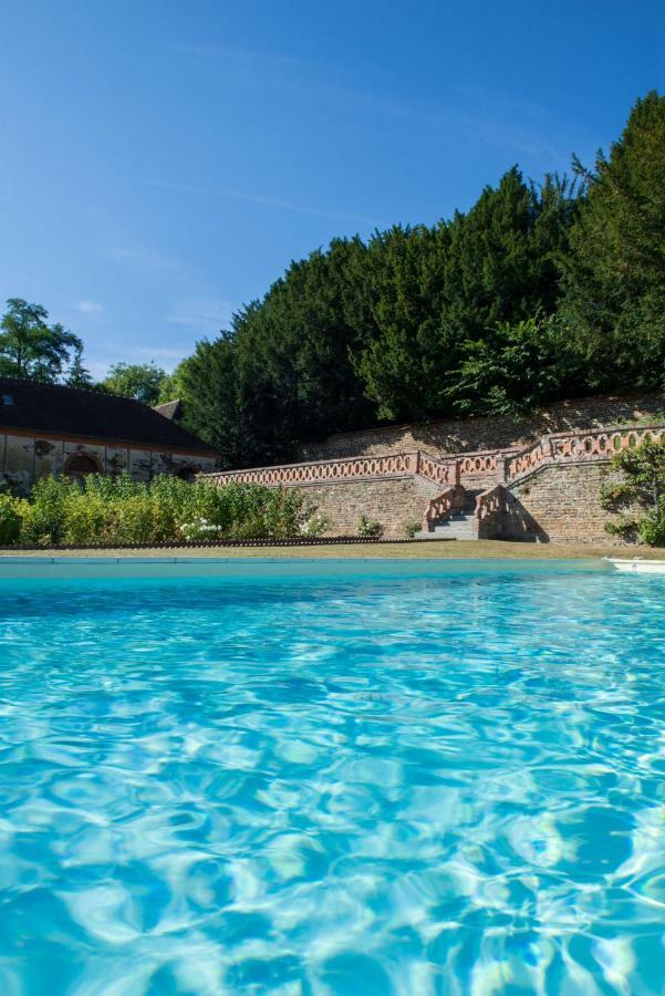 Gite Les Ecuries Du Manoir De Benedicte Cahan Exterior photo